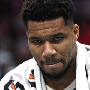 pg电子官网-又一场无奈的失利！字母哥13中9&amp;罚球14中7空砍25分 有7次失误